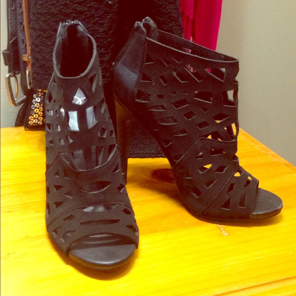 Sexy Black Peep-toe